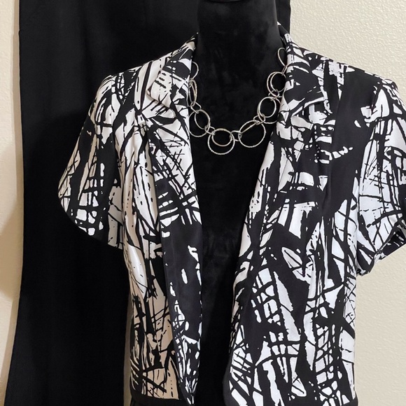 DRESS BARN SHORTSLEEVED BLACK AND WHITE JACKET SZ 16 - Picture 2 of 9